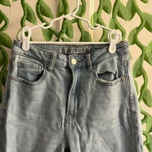 American Eagle light wash mom jeans size 4